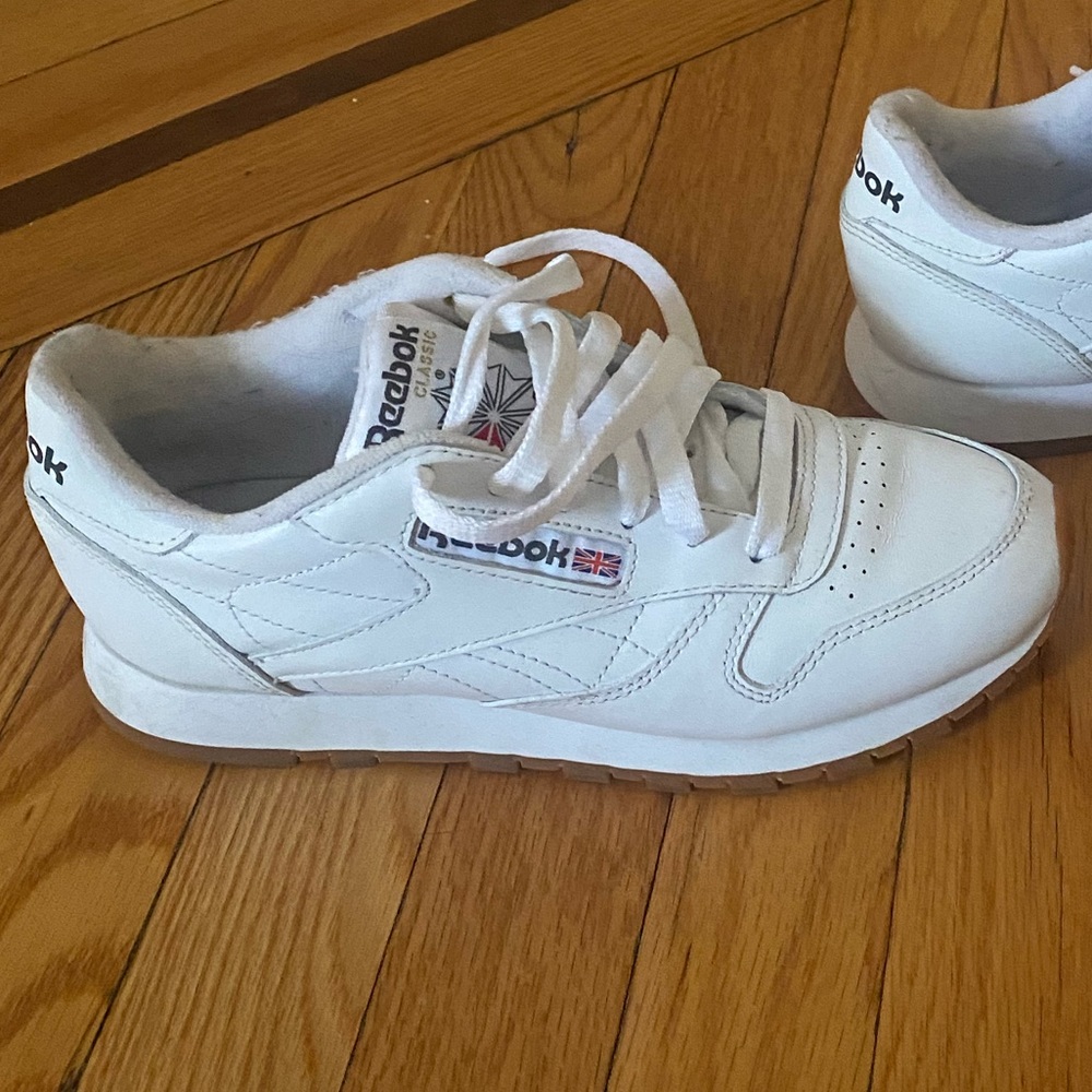 Reeboks, size 5 mens / 6.5 womens, white leather